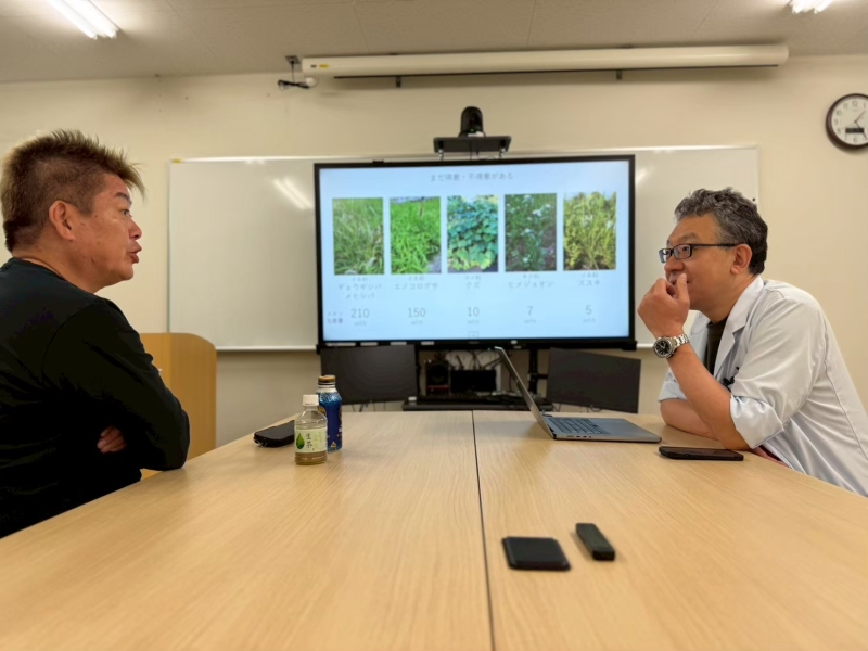 堀江貴文と大槻隆司山梨大学生命環境学部生命工学科准教授の対談©ZEROICHI
