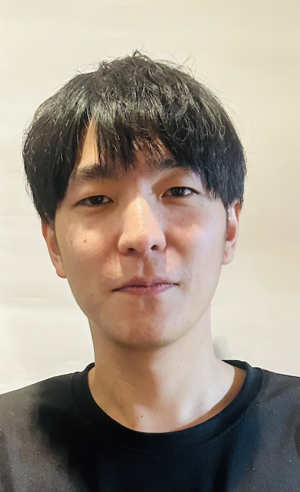 株式会社鶏の美術館ホールディング 執行役員CEO 神田聖義氏のポートレート写真。