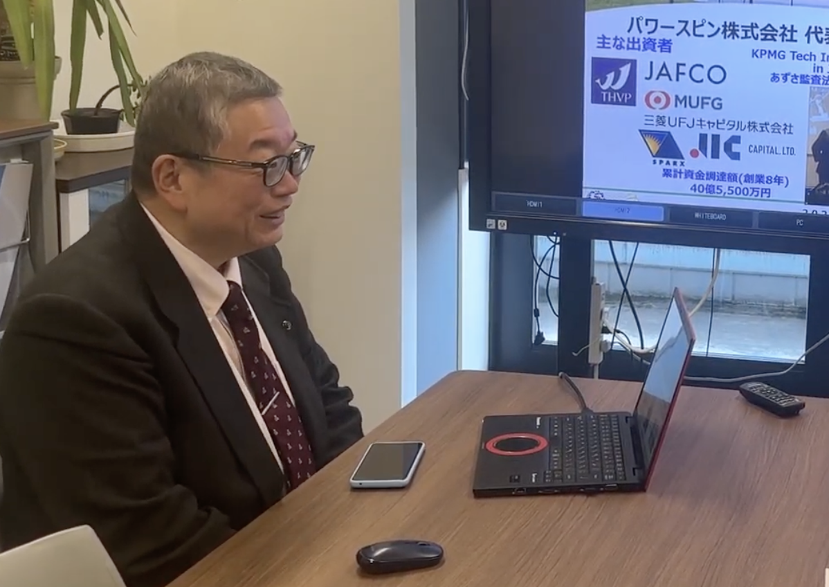 話す遠藤教授