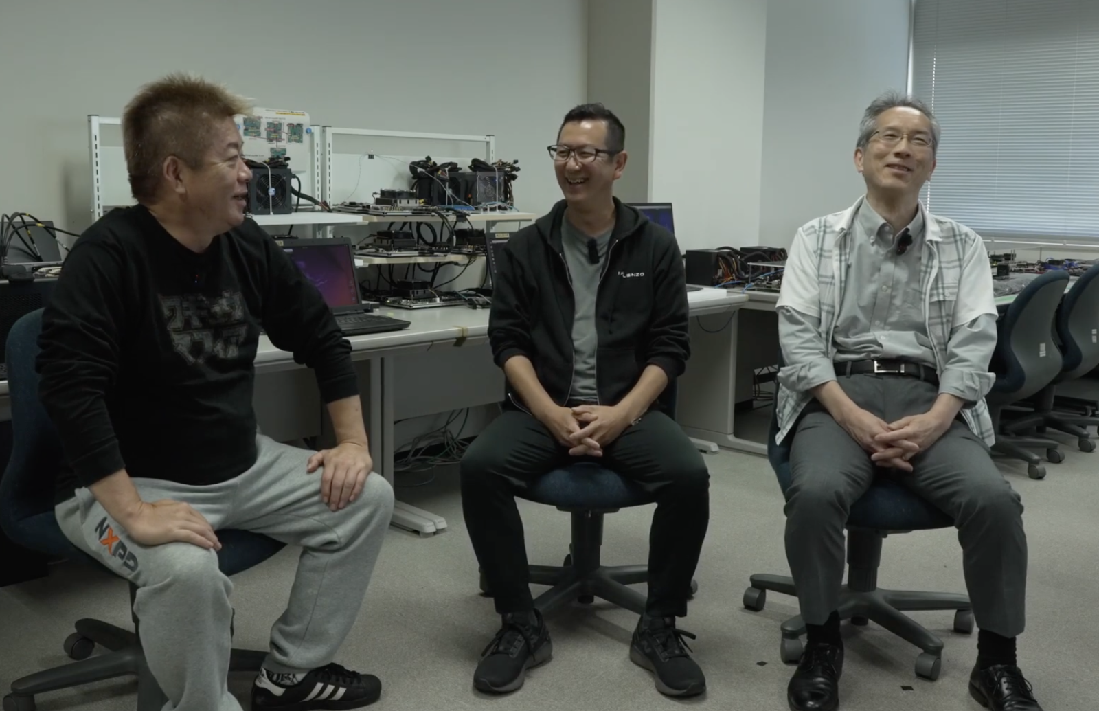 インタビュー中の堀江さん、藤原さん、中島さん1-1@ZEROICHI